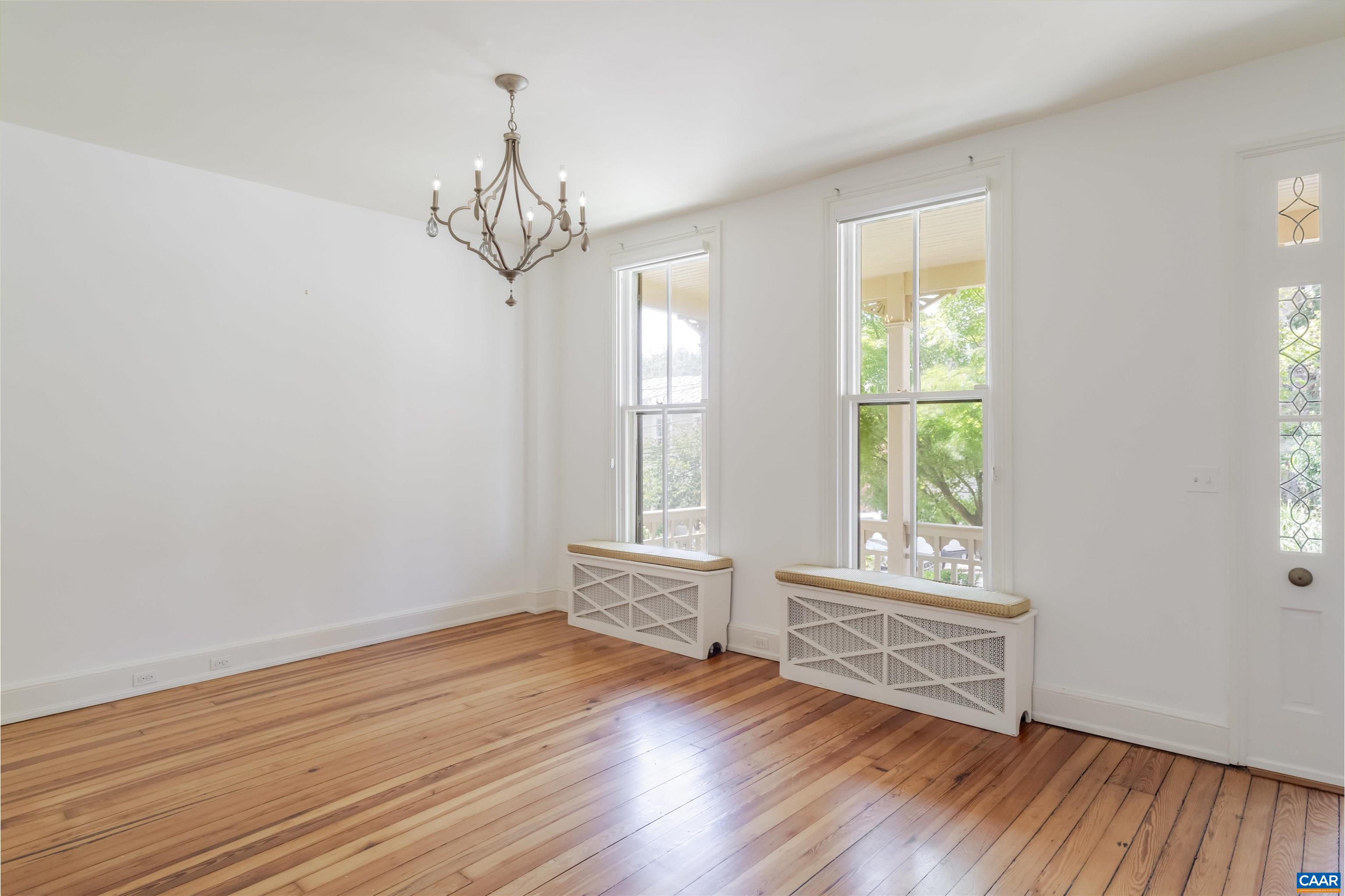 17 N WASHINGTON ST, STAUNTON, Virginia 24401, 3 Bedrooms Bedrooms, ,2 BathroomsBathrooms,Residential,17 N WASHINGTON ST,674613 MLS # 674613