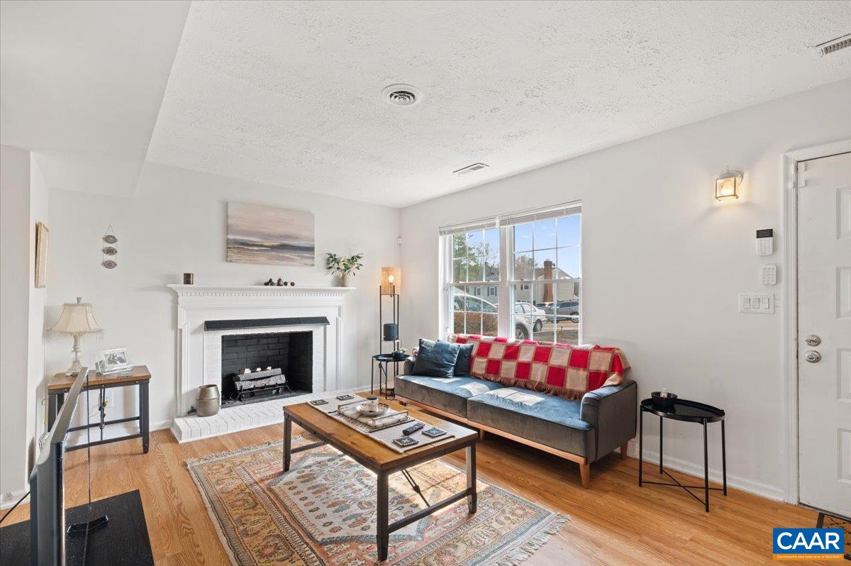 623 BAILEY RD, CHARLOTTESVILLE, Virginia 22903, 3 Bedrooms Bedrooms, ,1 BathroomBathrooms,Residential,623 BAILEY RD,674616 MLS # 674616 623 BAILEY RD, CHARLOTTESVILLE, Virginia 22903, 3 Bedrooms Bedrooms, ,1 BathroomBathrooms,Residential,623 BAILEY RD,674616 MLS # 674616