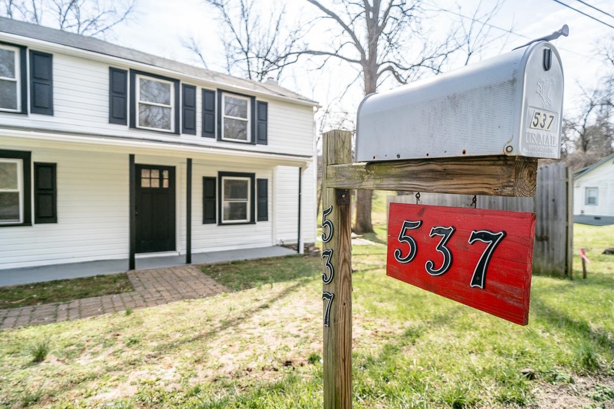 537 STRAITH ST, STAUNTON, Virginia 24401, 3 Bedrooms Bedrooms, ,1 BathroomBathrooms,Residential,537 STRAITH ST,674618 MLS # 674618