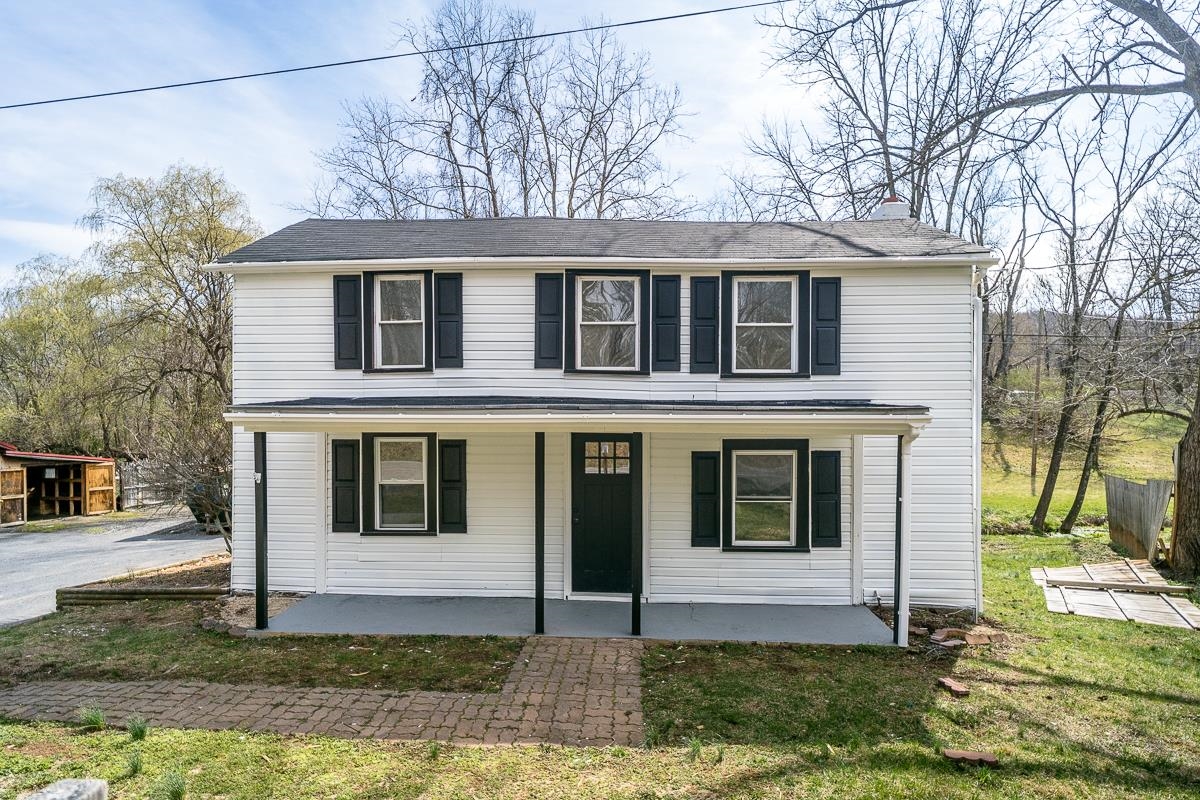 537 STRAITH ST, STAUNTON, Virginia 24401, 3 Bedrooms Bedrooms, ,1 BathroomBathrooms,Residential,537 STRAITH ST,674618 MLS # 674618