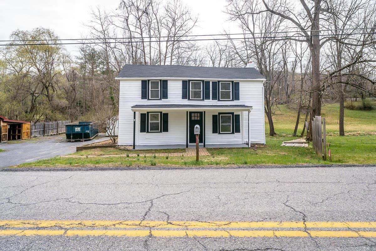 537 STRAITH ST, STAUNTON, Virginia 24401, 3 Bedrooms Bedrooms, ,1 BathroomBathrooms,Residential,537 STRAITH ST,674618 MLS # 674618