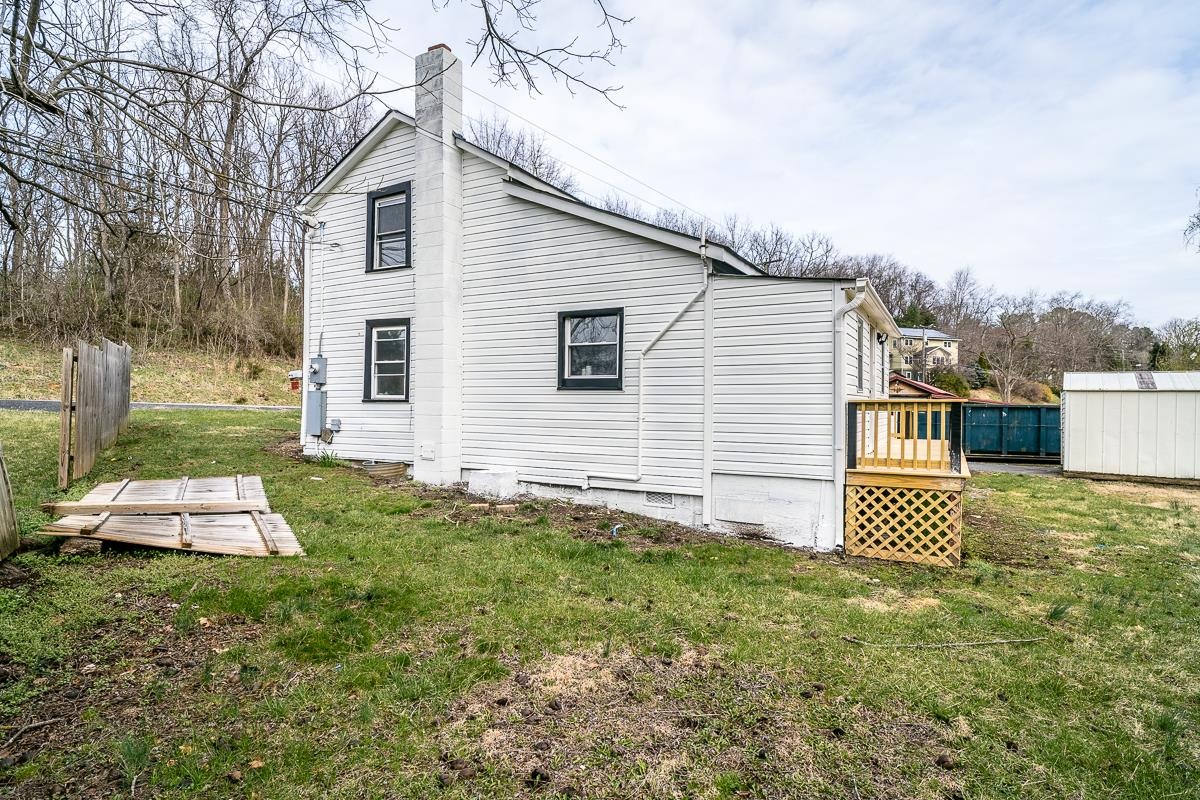 537 STRAITH ST, STAUNTON, Virginia 24401, 3 Bedrooms Bedrooms, ,1 BathroomBathrooms,Residential,537 STRAITH ST,674618 MLS # 674618