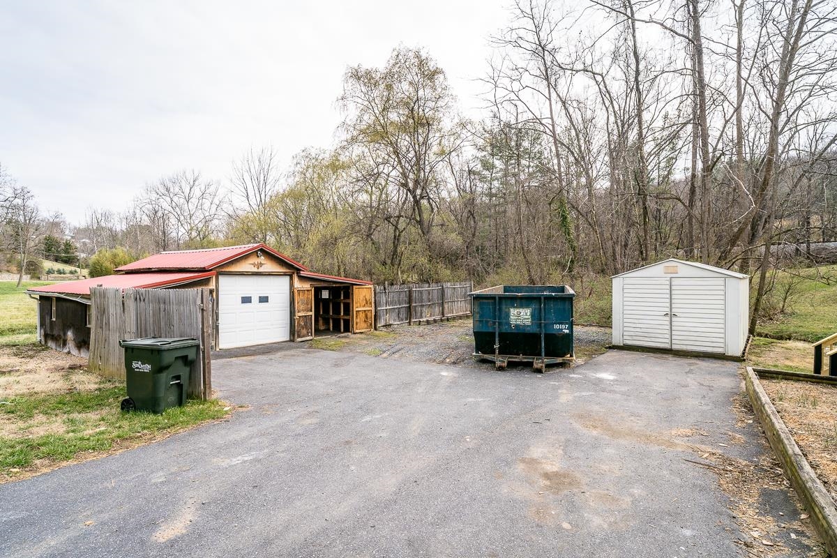 537 STRAITH ST, STAUNTON, Virginia 24401, 3 Bedrooms Bedrooms, ,1 BathroomBathrooms,Residential,537 STRAITH ST,674618 MLS # 674618