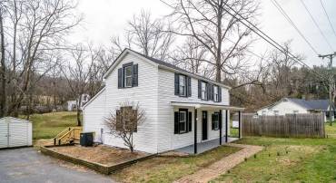 537 STRAITH ST, STAUNTON, Virginia 24401, 3 Bedrooms Bedrooms, ,1 BathroomBathrooms,Residential,537 STRAITH ST,674618 MLS # 674618