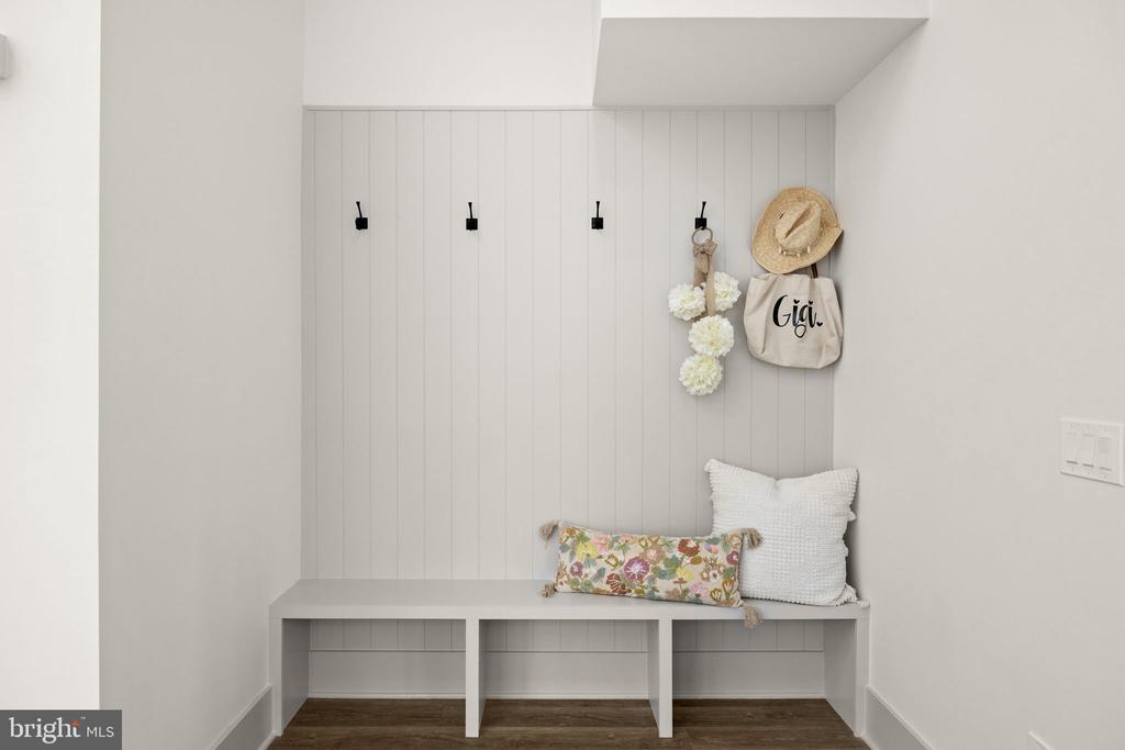 116 WASHINGTON ST, LOCUST GROVE, Virginia 22508, 5 Bedrooms Bedrooms, ,5 BathroomsBathrooms,Residential,116 WASHINGTON ST,VAOR2013490 MLS # VAOR2013490