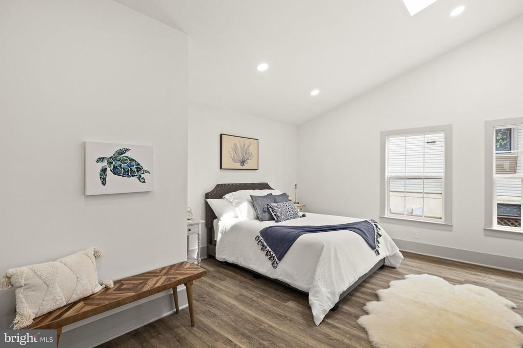 116 WASHINGTON ST, LOCUST GROVE, Virginia 22508, 5 Bedrooms Bedrooms, ,5 BathroomsBathrooms,Residential,116 WASHINGTON ST,VAOR2013490 MLS # VAOR2013490