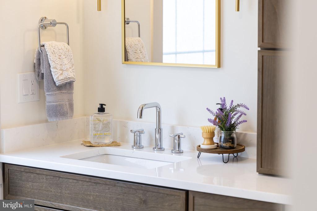 116 WASHINGTON ST, LOCUST GROVE, Virginia 22508, 5 Bedrooms Bedrooms, ,5 BathroomsBathrooms,Residential,116 WASHINGTON ST,VAOR2013490 MLS # VAOR2013490