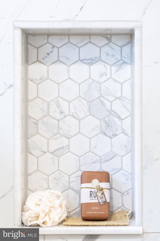 116 WASHINGTON ST, LOCUST GROVE, Virginia 22508, 5 Bedrooms Bedrooms, ,5 BathroomsBathrooms,Residential,116 WASHINGTON ST,VAOR2013490 MLS # VAOR2013490