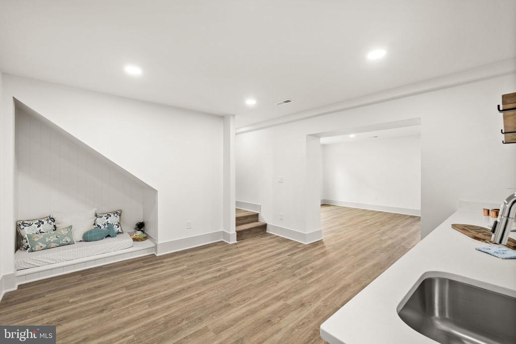 116 WASHINGTON ST, LOCUST GROVE, Virginia 22508, 5 Bedrooms Bedrooms, ,5 BathroomsBathrooms,Residential,116 WASHINGTON ST,VAOR2013490 MLS # VAOR2013490