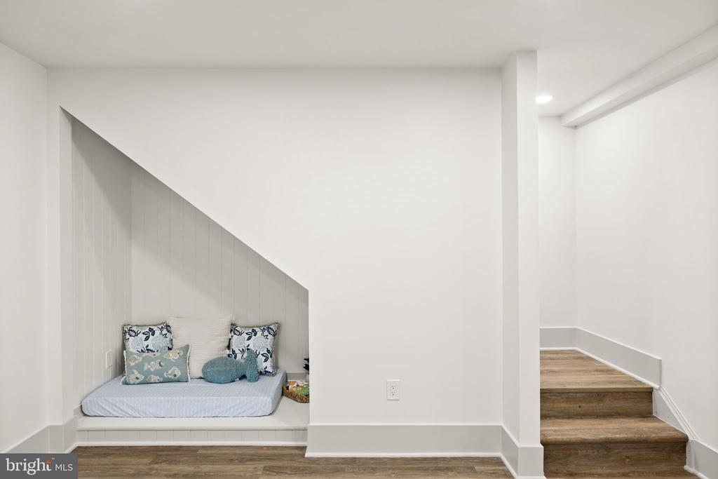 116 WASHINGTON ST, LOCUST GROVE, Virginia 22508, 5 Bedrooms Bedrooms, ,5 BathroomsBathrooms,Residential,116 WASHINGTON ST,VAOR2013490 MLS # VAOR2013490