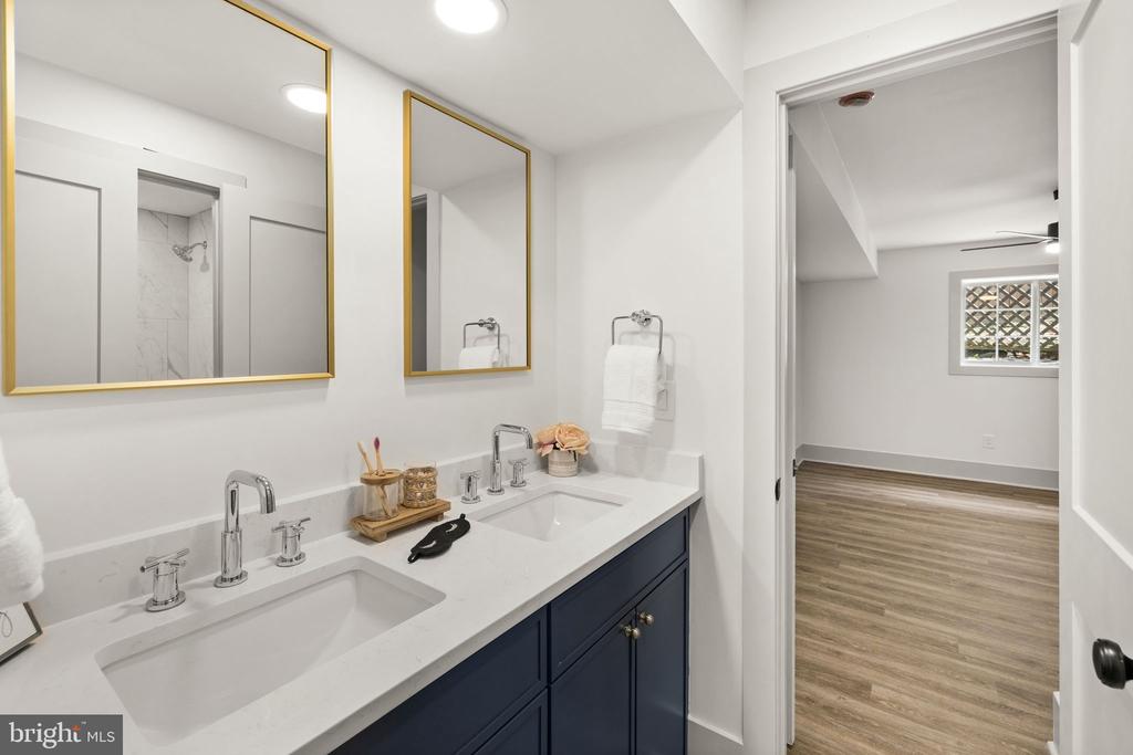 116 WASHINGTON ST, LOCUST GROVE, Virginia 22508, 5 Bedrooms Bedrooms, ,5 BathroomsBathrooms,Residential,116 WASHINGTON ST,VAOR2013490 MLS # VAOR2013490