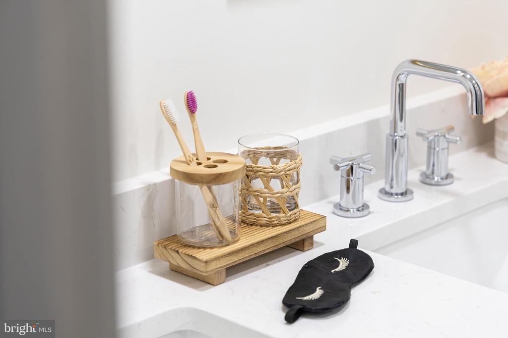 116 WASHINGTON ST, LOCUST GROVE, Virginia 22508, 5 Bedrooms Bedrooms, ,5 BathroomsBathrooms,Residential,116 WASHINGTON ST,VAOR2013490 MLS # VAOR2013490