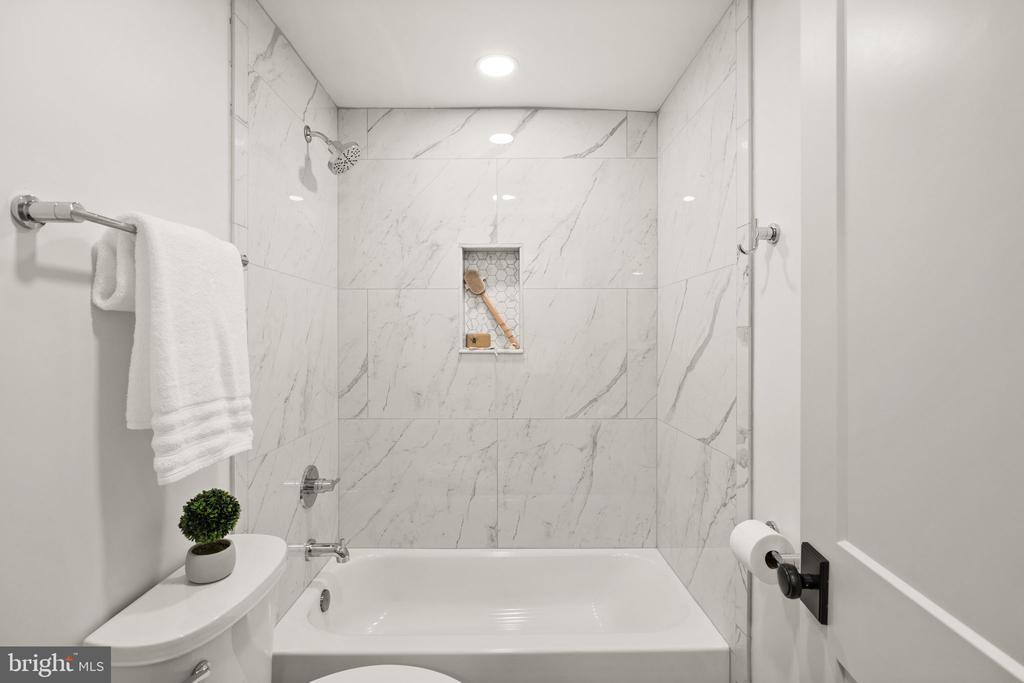 116 WASHINGTON ST, LOCUST GROVE, Virginia 22508, 5 Bedrooms Bedrooms, ,5 BathroomsBathrooms,Residential,116 WASHINGTON ST,VAOR2013490 MLS # VAOR2013490