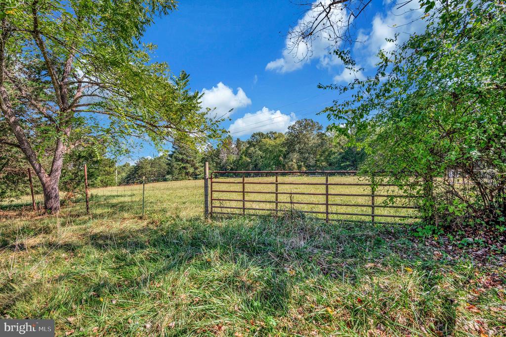 31934 INDIANTOWN RD, LOCUST GROVE, Virginia 22508, 3 Bedrooms Bedrooms, ,2 BathroomsBathrooms,Residential,31934 INDIANTOWN RD,VAOR2013506 MLS # VAOR2013506