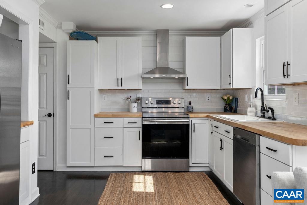 23 LOOKAWAY HILLS DR, AFTON, Virginia 22920, 5 Bedrooms Bedrooms, ,3 BathroomsBathrooms,Residential,23 LOOKAWAY HILLS DR,674039 MLS # 674039 23 LOOKAWAY HILLS DR, AFTON, Virginia 22920, 5 Bedrooms Bedrooms, ,3 BathroomsBathrooms,Residential,23 LOOKAWAY HILLS DR,674039 MLS # 674039