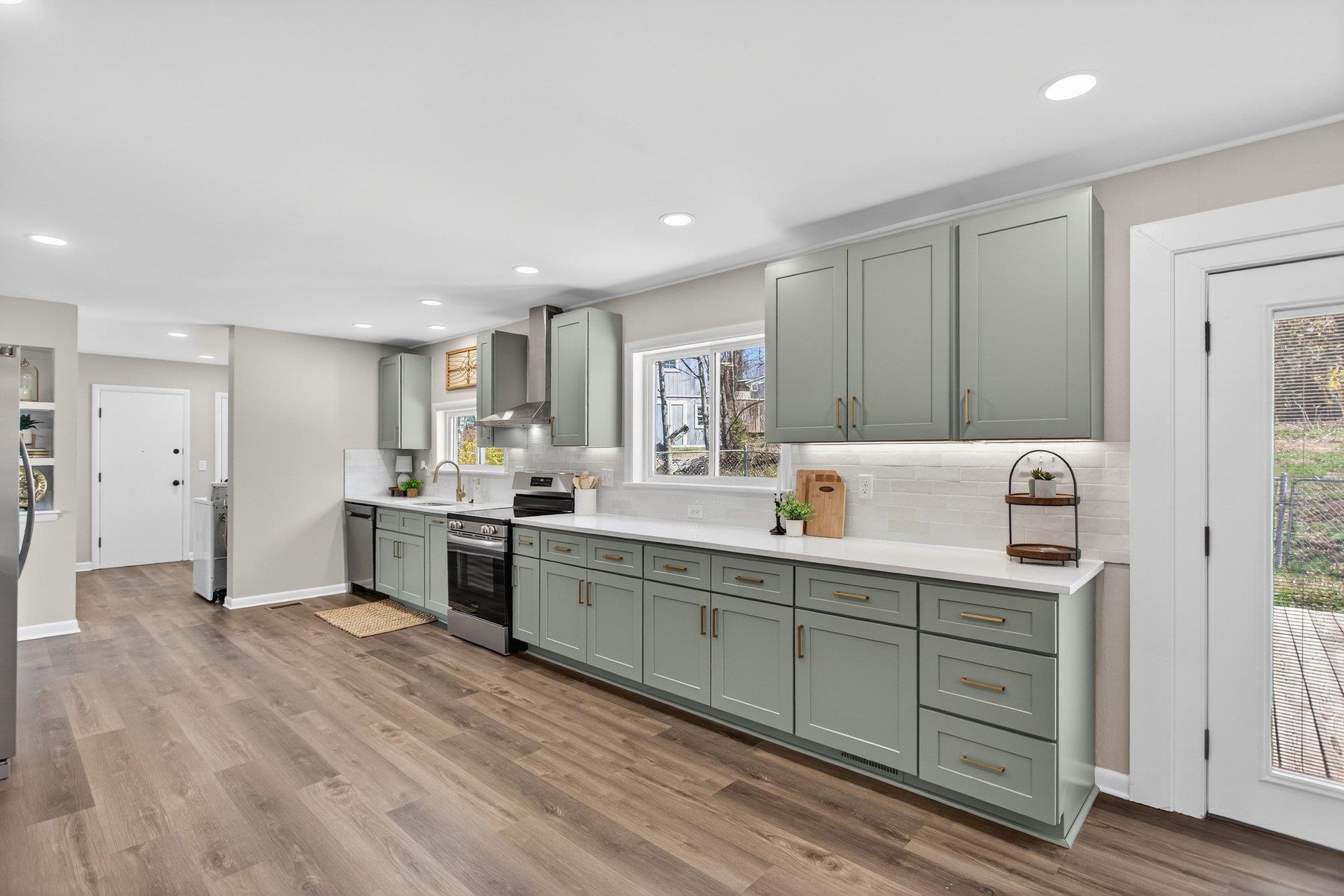 100 MONUMENT AVE, HARRISONBURG, Virginia 22801, 3 Bedrooms Bedrooms, ,2 BathroomsBathrooms,Residential,100 MONUMENT AVE,674450 MLS # 674450