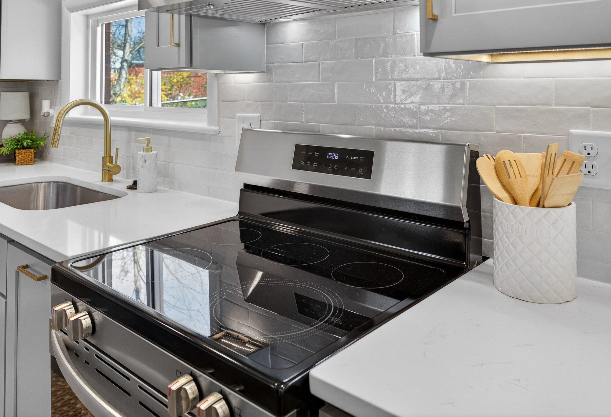 100 MONUMENT AVE, HARRISONBURG, Virginia 22801, 3 Bedrooms Bedrooms, ,2 BathroomsBathrooms,Residential,100 MONUMENT AVE,674450 MLS # 674450