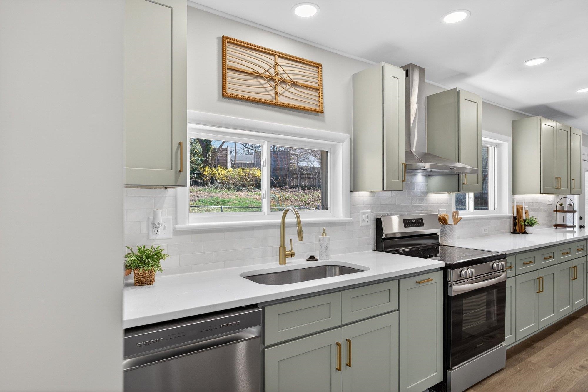 100 MONUMENT AVE, HARRISONBURG, Virginia 22801, 3 Bedrooms Bedrooms, ,2 BathroomsBathrooms,Residential,100 MONUMENT AVE,674450 MLS # 674450