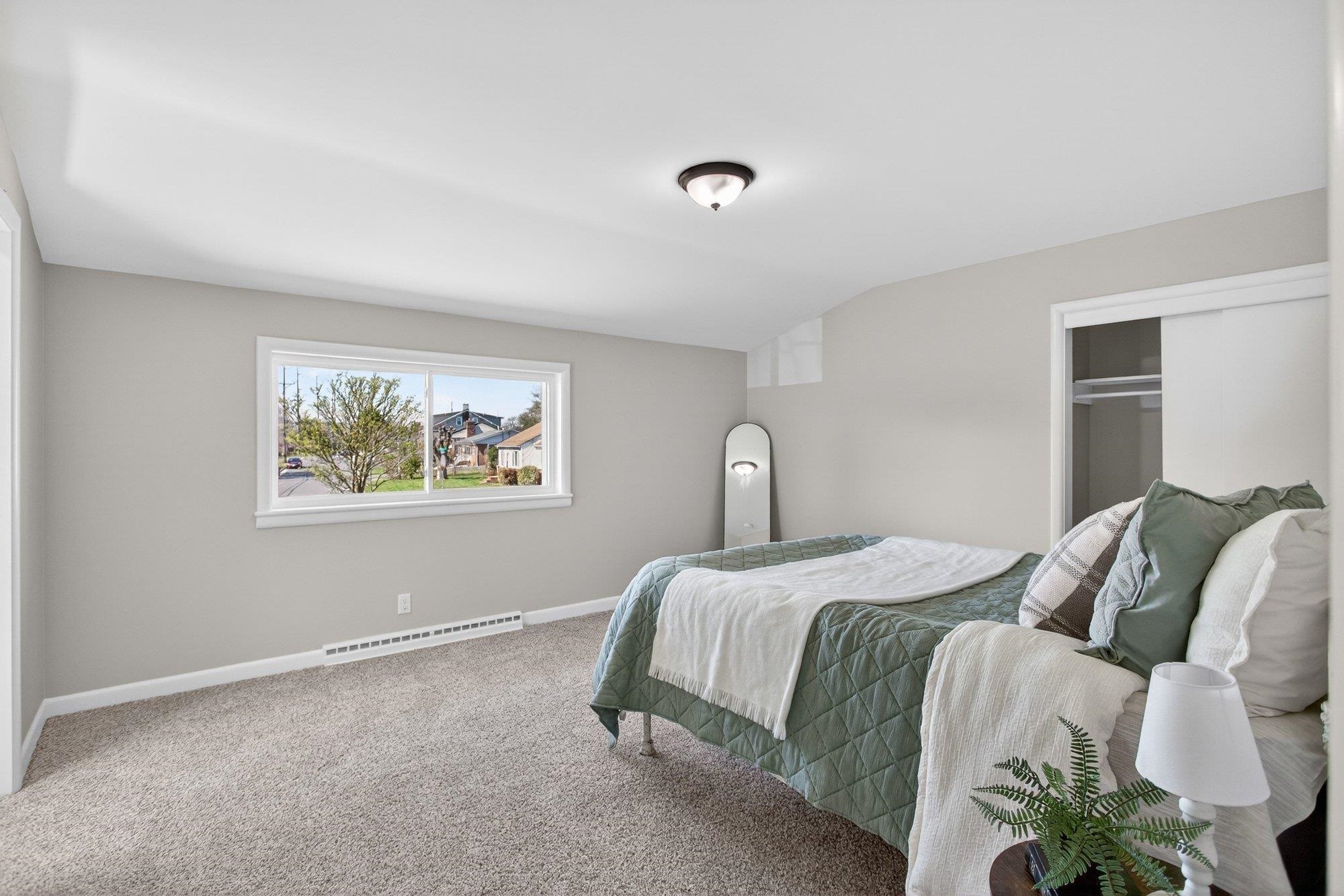 100 MONUMENT AVE, HARRISONBURG, Virginia 22801, 3 Bedrooms Bedrooms, ,2 BathroomsBathrooms,Residential,100 MONUMENT AVE,674450 MLS # 674450