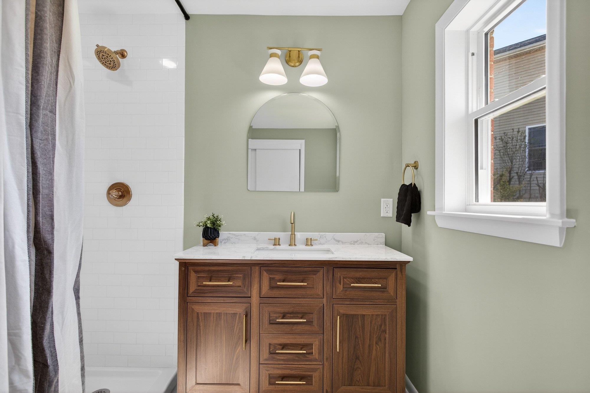 100 MONUMENT AVE, HARRISONBURG, Virginia 22801, 3 Bedrooms Bedrooms, ,2 BathroomsBathrooms,Residential,100 MONUMENT AVE,674450 MLS # 674450