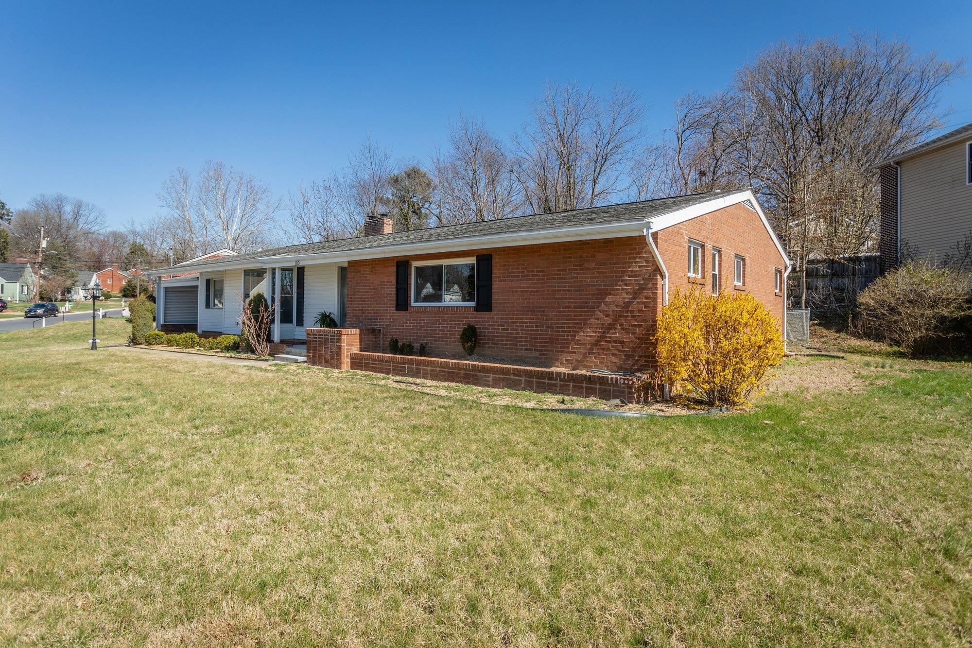 100 MONUMENT AVE, HARRISONBURG, Virginia 22801, 3 Bedrooms Bedrooms, ,2 BathroomsBathrooms,Residential,100 MONUMENT AVE,674450 MLS # 674450