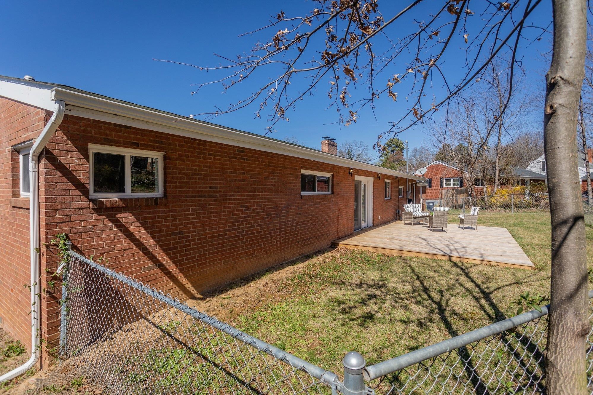 100 MONUMENT AVE, HARRISONBURG, Virginia 22801, 3 Bedrooms Bedrooms, ,2 BathroomsBathrooms,Residential,100 MONUMENT AVE,674450 MLS # 674450