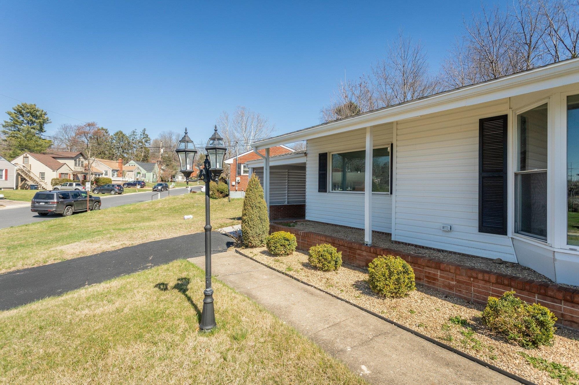 100 MONUMENT AVE, HARRISONBURG, Virginia 22801, 3 Bedrooms Bedrooms, ,2 BathroomsBathrooms,Residential,100 MONUMENT AVE,674450 MLS # 674450