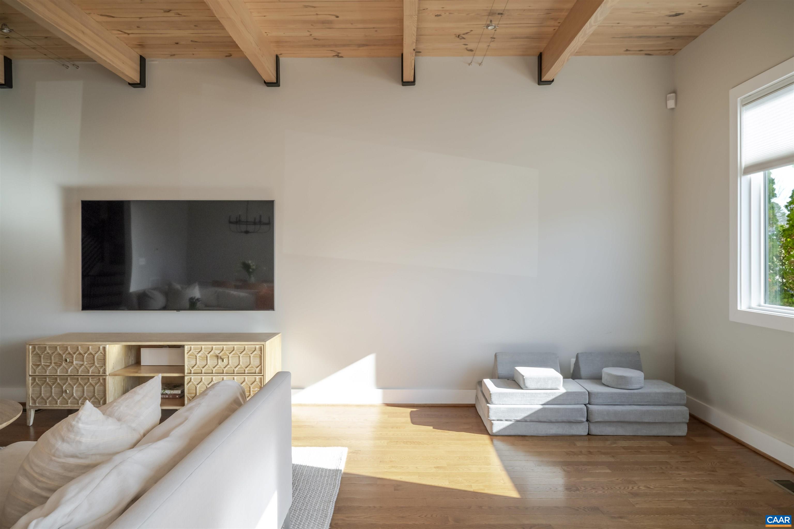 575 LOCHLYN HILL DR, CHARLOTTESVILLE, Virginia 22901, 3 Bedrooms Bedrooms, ,2 BathroomsBathrooms,Residential,575 LOCHLYN HILL DR,674463 MLS # 674463