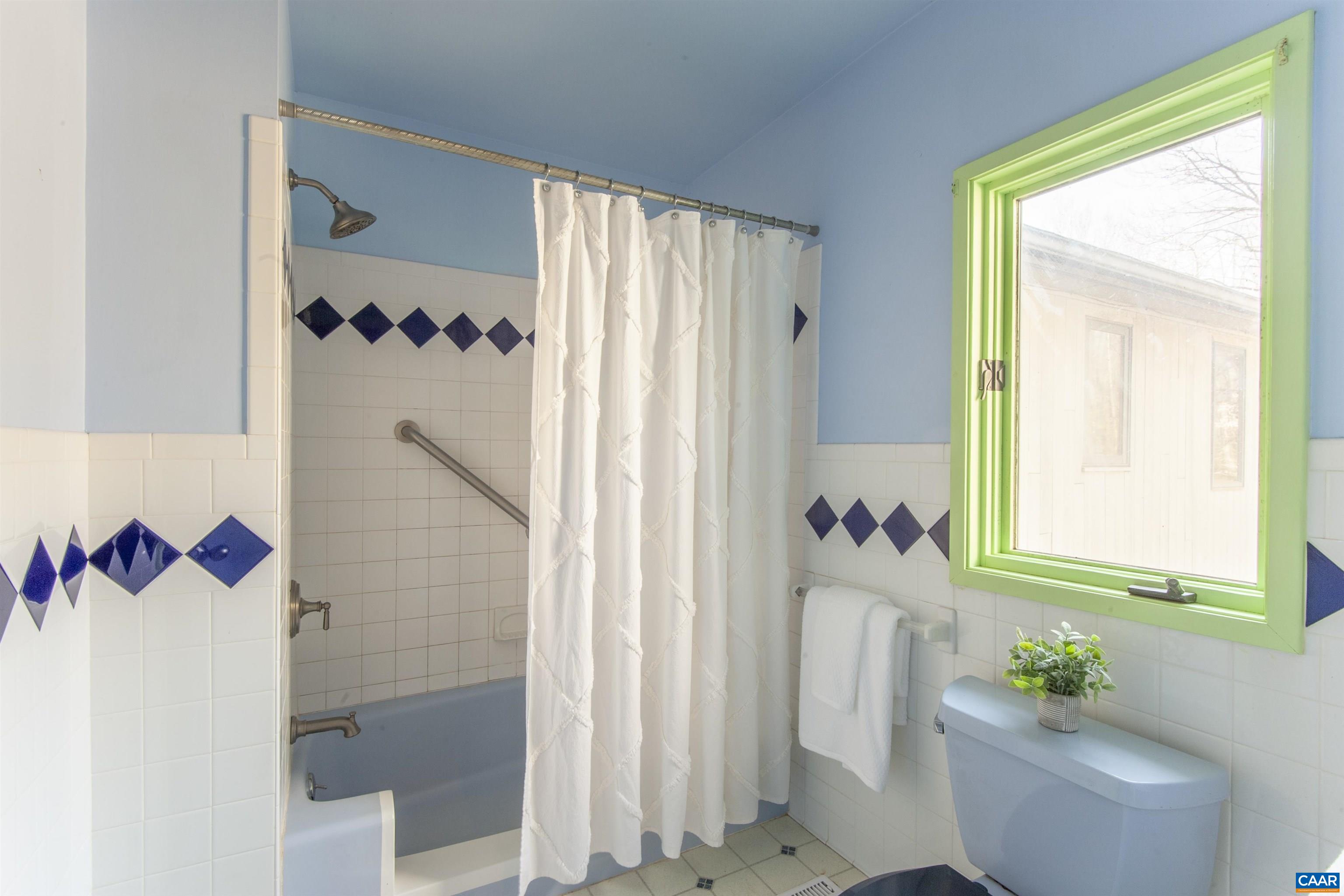 8268 DICK WOODS RD, AFTON, Virginia 22920, 3 Bedrooms Bedrooms, ,2 BathroomsBathrooms,Residential,Squirrel Hill,8268 DICK WOODS RD,674468 MLS # 674468