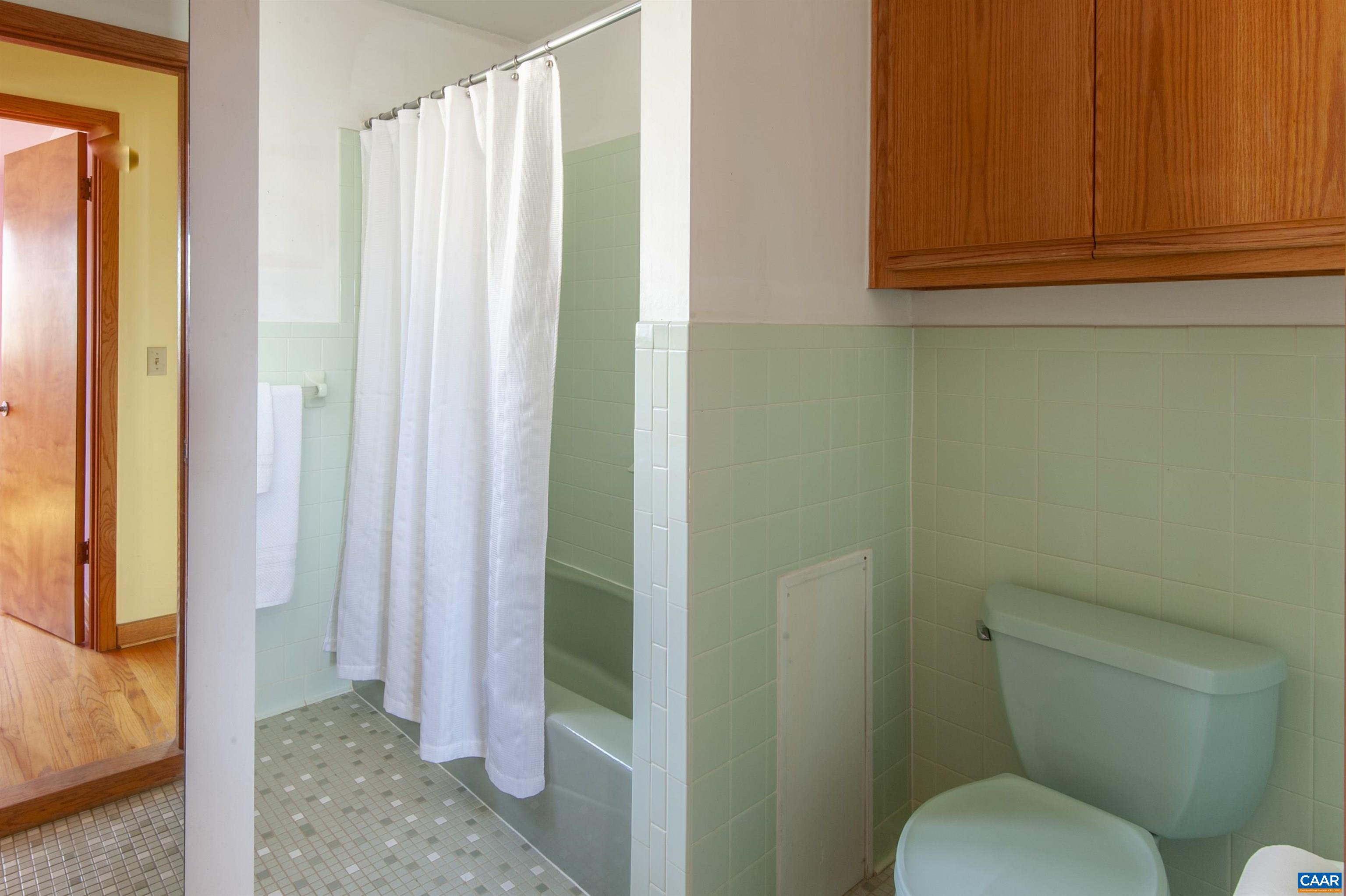 8268 DICK WOODS RD, AFTON, Virginia 22920, 3 Bedrooms Bedrooms, ,2 BathroomsBathrooms,Residential,Squirrel Hill,8268 DICK WOODS RD,674468 MLS # 674468