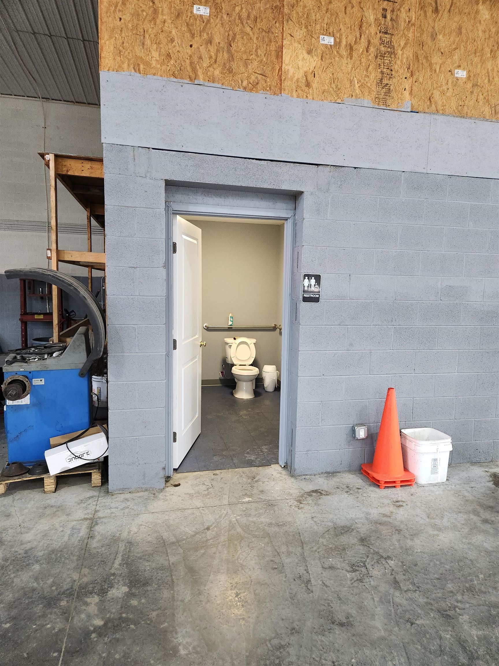 1207 N LIBERTY ST, HARRISONBURG, Virginia 22802, ,Commercial,1207 N LIBERTY ST,674673 MLS # 674673