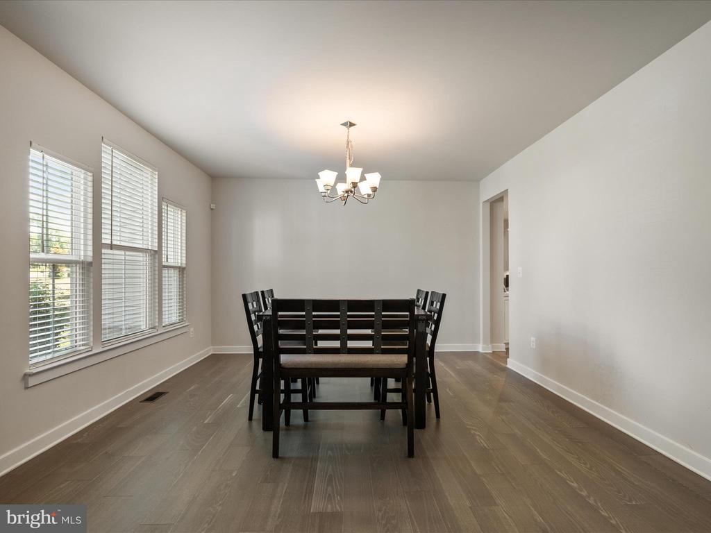 11710 SOUTHVIEW CT, SPOTSYLVANIA, Virginia 22551, 5 Bedrooms Bedrooms, ,3 BathroomsBathrooms,Residential,11710 SOUTHVIEW CT,VASP2036458 MLS # VASP2036458