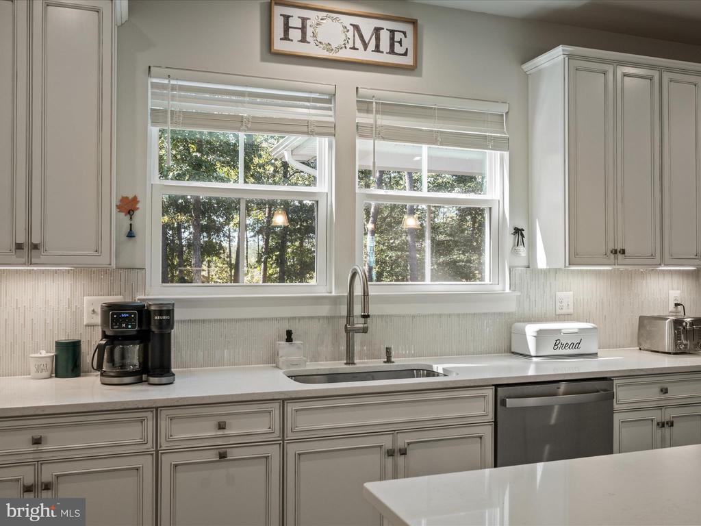 11710 SOUTHVIEW CT, SPOTSYLVANIA, Virginia 22551, 5 Bedrooms Bedrooms, ,3 BathroomsBathrooms,Residential,11710 SOUTHVIEW CT,VASP2036458 MLS # VASP2036458