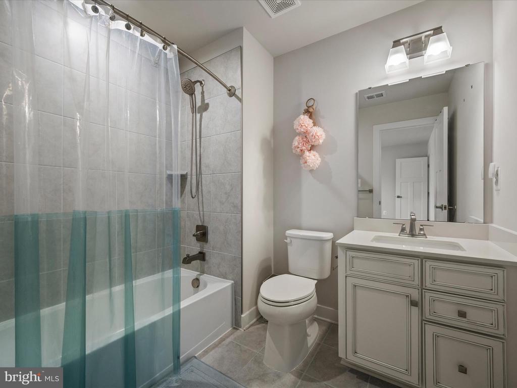 11710 SOUTHVIEW CT, SPOTSYLVANIA, Virginia 22551, 5 Bedrooms Bedrooms, ,3 BathroomsBathrooms,Residential,11710 SOUTHVIEW CT,VASP2036458 MLS # VASP2036458