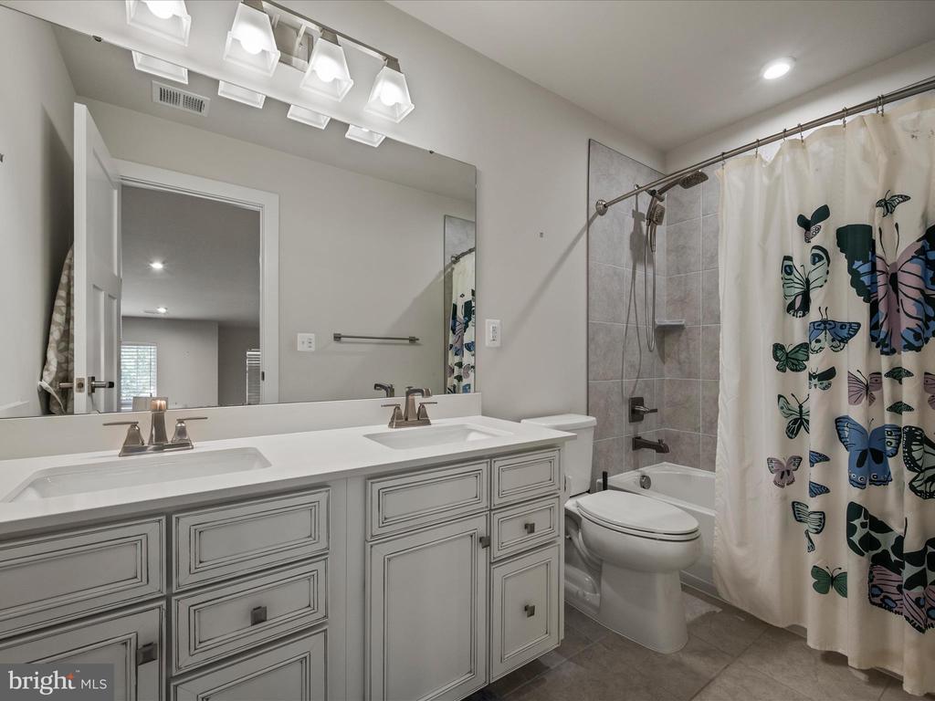 11710 SOUTHVIEW CT, SPOTSYLVANIA, Virginia 22551, 5 Bedrooms Bedrooms, ,3 BathroomsBathrooms,Residential,11710 SOUTHVIEW CT,VASP2036458 MLS # VASP2036458