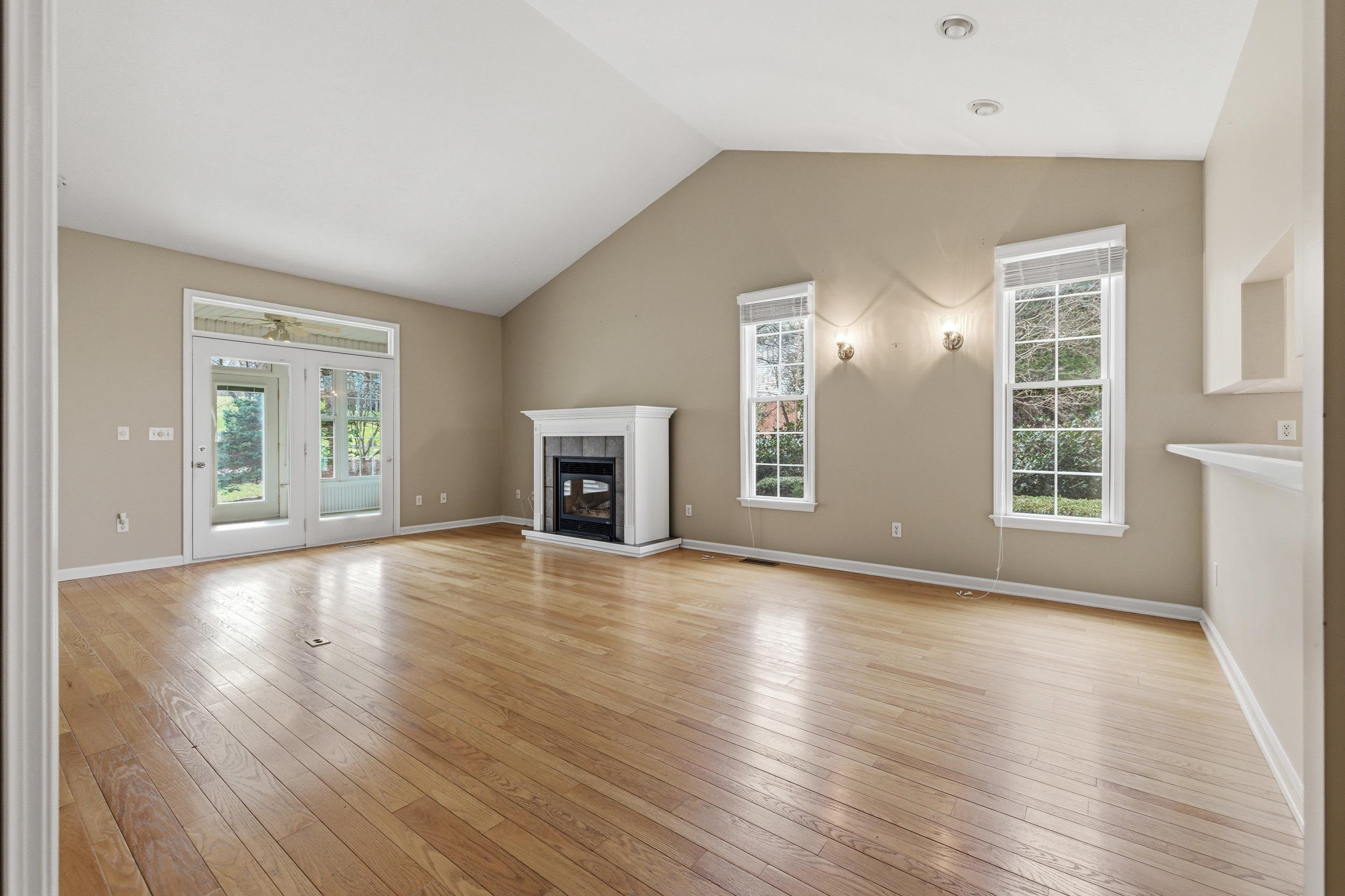 398 SPRING OAKS DR, ROCKINGHAM, Virginia 22801, 2 Bedrooms Bedrooms, ,2 BathroomsBathrooms,Residential,398 SPRING OAKS DR,674664 MLS # 674664