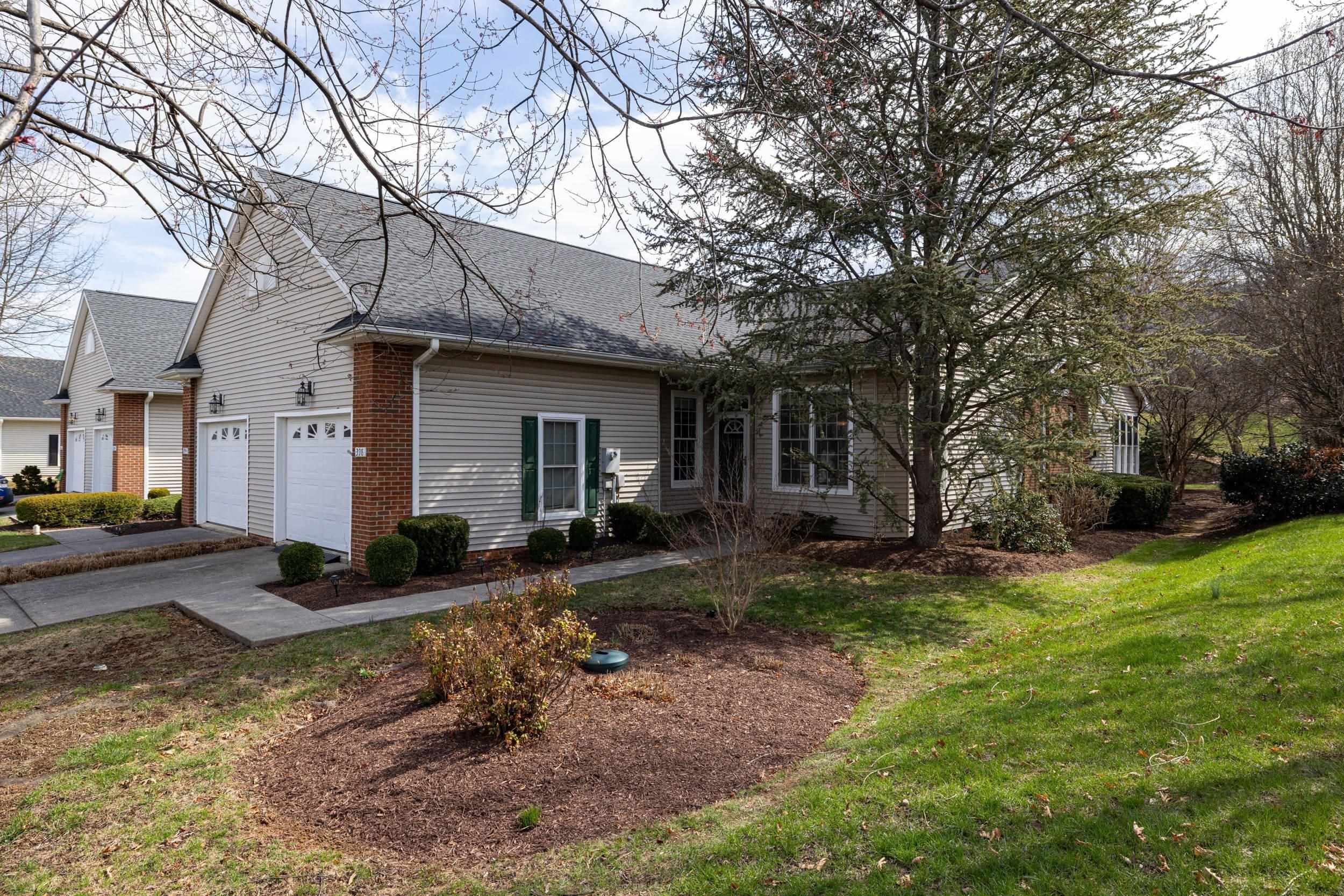 398 SPRING OAKS DR, ROCKINGHAM, Virginia 22801, 2 Bedrooms Bedrooms, ,2 BathroomsBathrooms,Residential,398 SPRING OAKS DR,674664 MLS # 674664