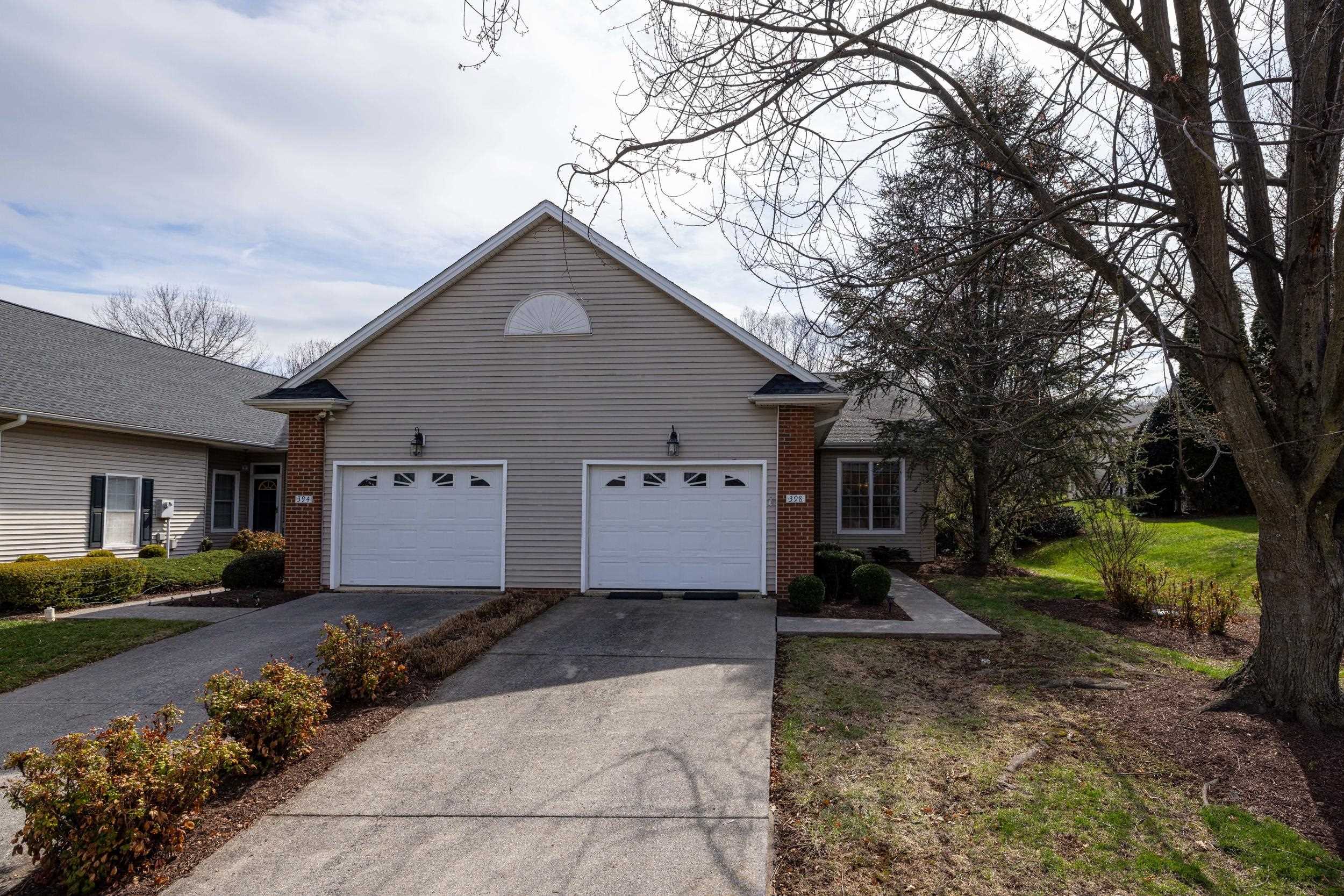 398 SPRING OAKS DR, ROCKINGHAM, Virginia 22801, 2 Bedrooms Bedrooms, ,2 BathroomsBathrooms,Residential,398 SPRING OAKS DR,674664 MLS # 674664