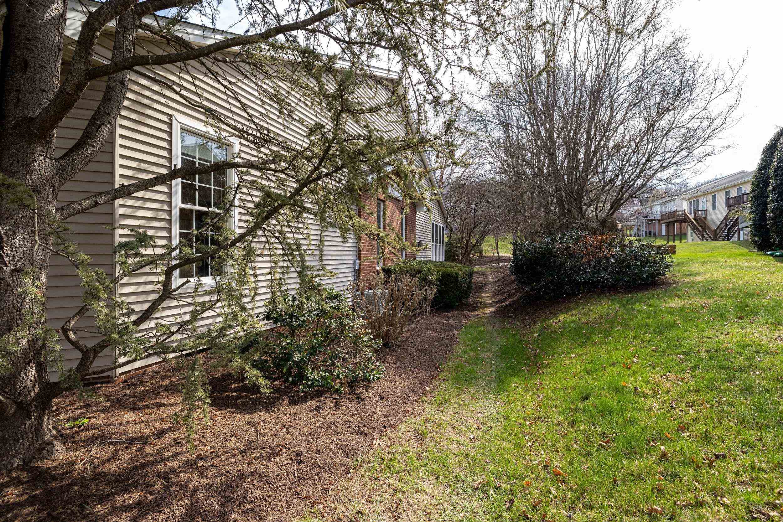 398 SPRING OAKS DR, ROCKINGHAM, Virginia 22801, 2 Bedrooms Bedrooms, ,2 BathroomsBathrooms,Residential,398 SPRING OAKS DR,674664 MLS # 674664