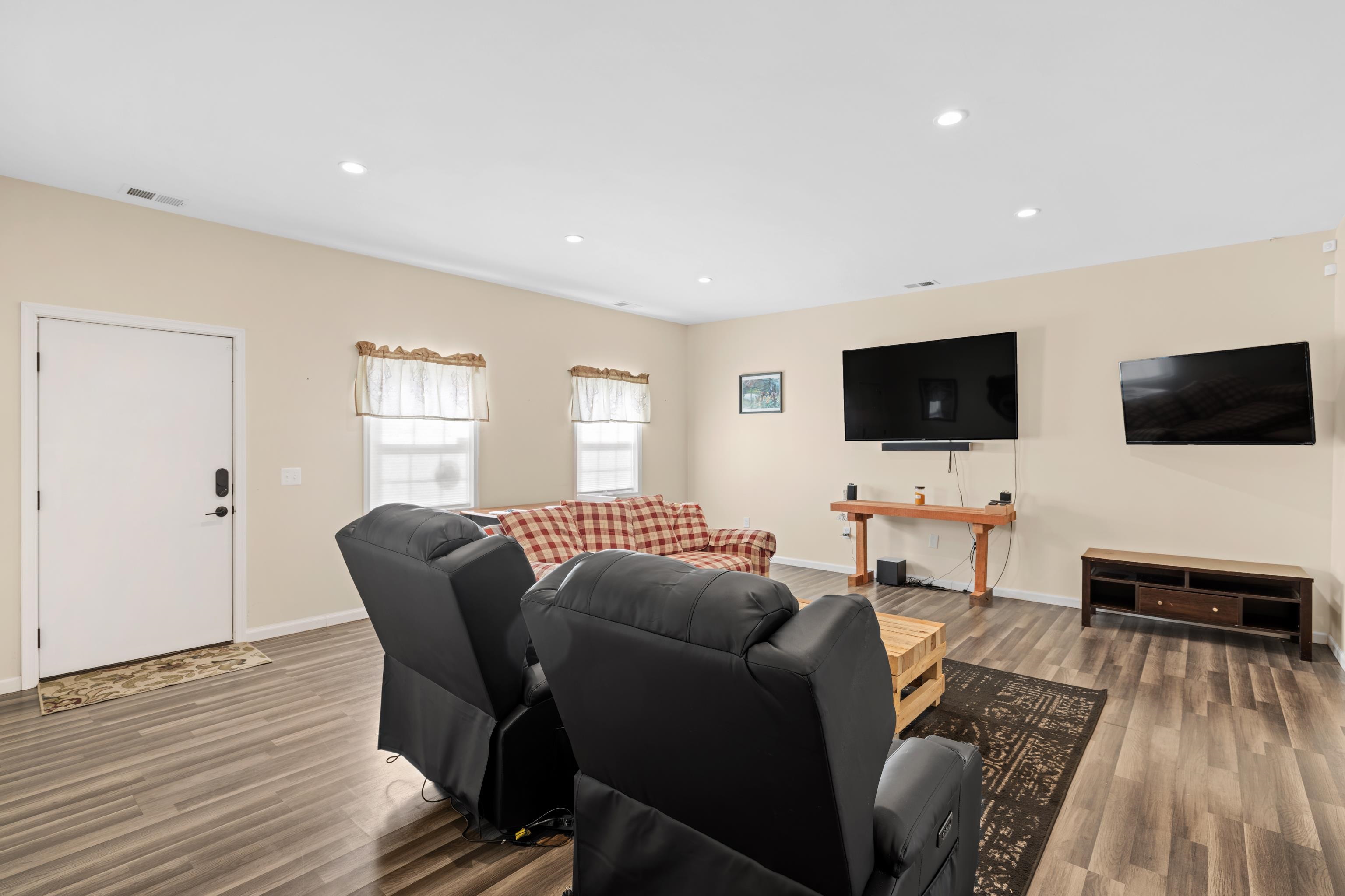 493 RAILROAD AVE, CRAIGSVILLE, Virginia 24430, 2 Bedrooms Bedrooms, ,1 BathroomBathrooms,Residential,493 RAILROAD AVE,674665 MLS # 674665 493 RAILROAD AVE, CRAIGSVILLE, Virginia 24430, 2 Bedrooms Bedrooms, ,1 BathroomBathrooms,Residential,493 RAILROAD AVE,674665 MLS # 674665