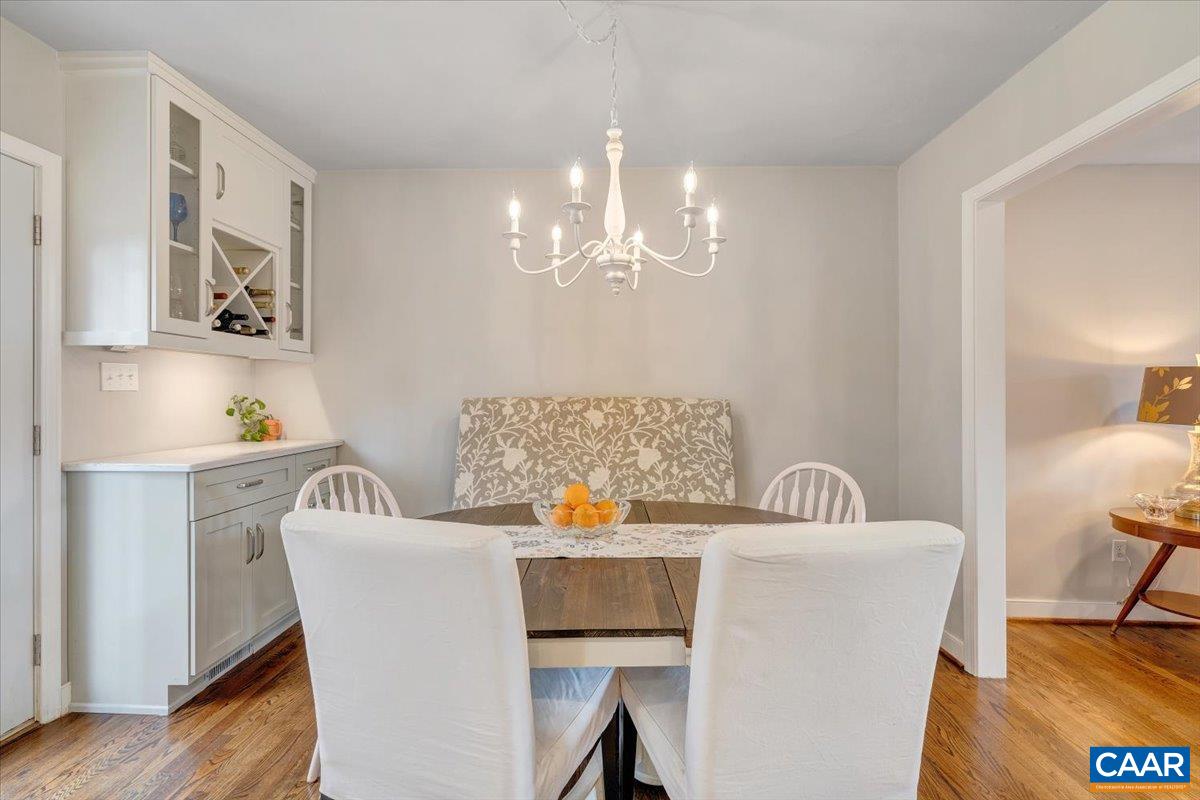 1512 GLENWOOD CIR, ROANOKE, Virginia 24014, 4 Bedrooms Bedrooms, ,2 BathroomsBathrooms,Residential,R onto Garden City SE, L onto Mabry Ave, L Ventnor,1512 GLENWOOD CIR,674669 MLS # 674669