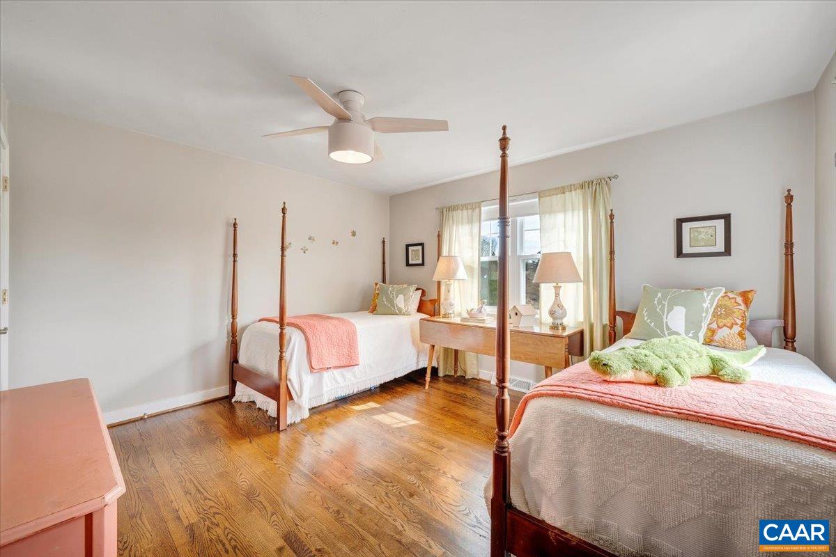 1512 GLENWOOD CIR, ROANOKE, Virginia 24014, 4 Bedrooms Bedrooms, ,2 BathroomsBathrooms,Residential,R onto Garden City SE, L onto Mabry Ave, L Ventnor,1512 GLENWOOD CIR,674669 MLS # 674669