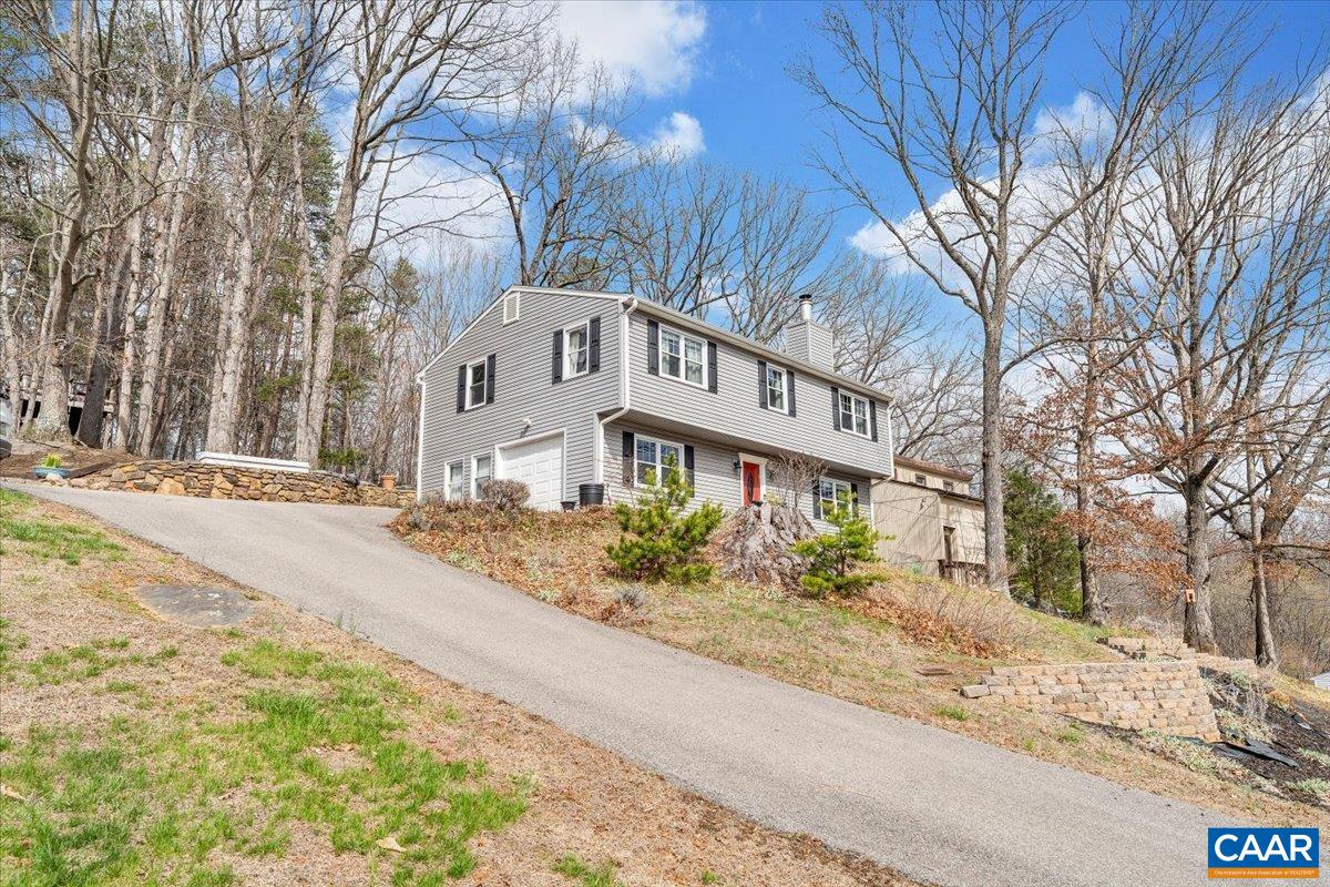 1512 GLENWOOD CIR, ROANOKE, Virginia 24014, 4 Bedrooms Bedrooms, ,2 BathroomsBathrooms,Residential,R onto Garden City SE, L onto Mabry Ave, L Ventnor,1512 GLENWOOD CIR,674669 MLS # 674669