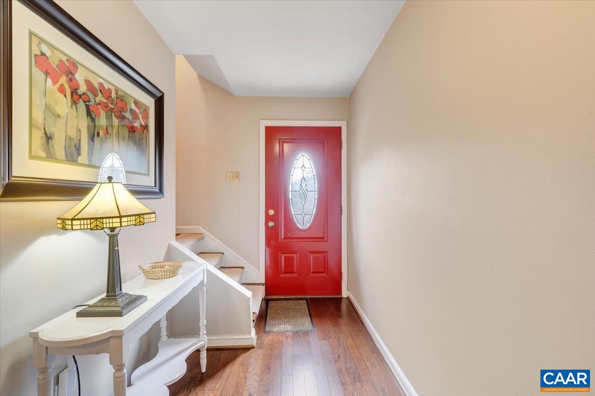 1512 GLENWOOD CIR, ROANOKE, Virginia 24014, 4 Bedrooms Bedrooms, ,2 BathroomsBathrooms,Residential,R onto Garden City SE, L onto Mabry Ave, L Ventnor,1512 GLENWOOD CIR,674669 MLS # 674669