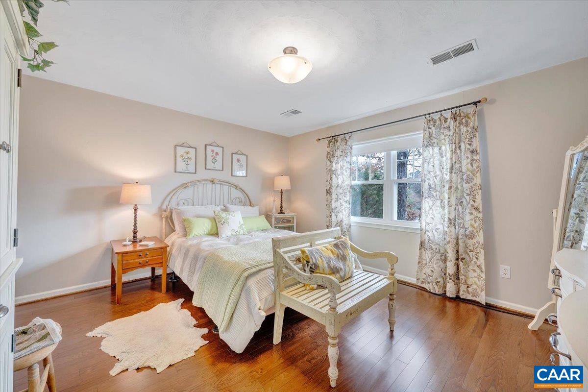 1512 GLENWOOD CIR, ROANOKE, Virginia 24014, 4 Bedrooms Bedrooms, ,2 BathroomsBathrooms,Residential,R onto Garden City SE, L onto Mabry Ave, L Ventnor,1512 GLENWOOD CIR,674669 MLS # 674669