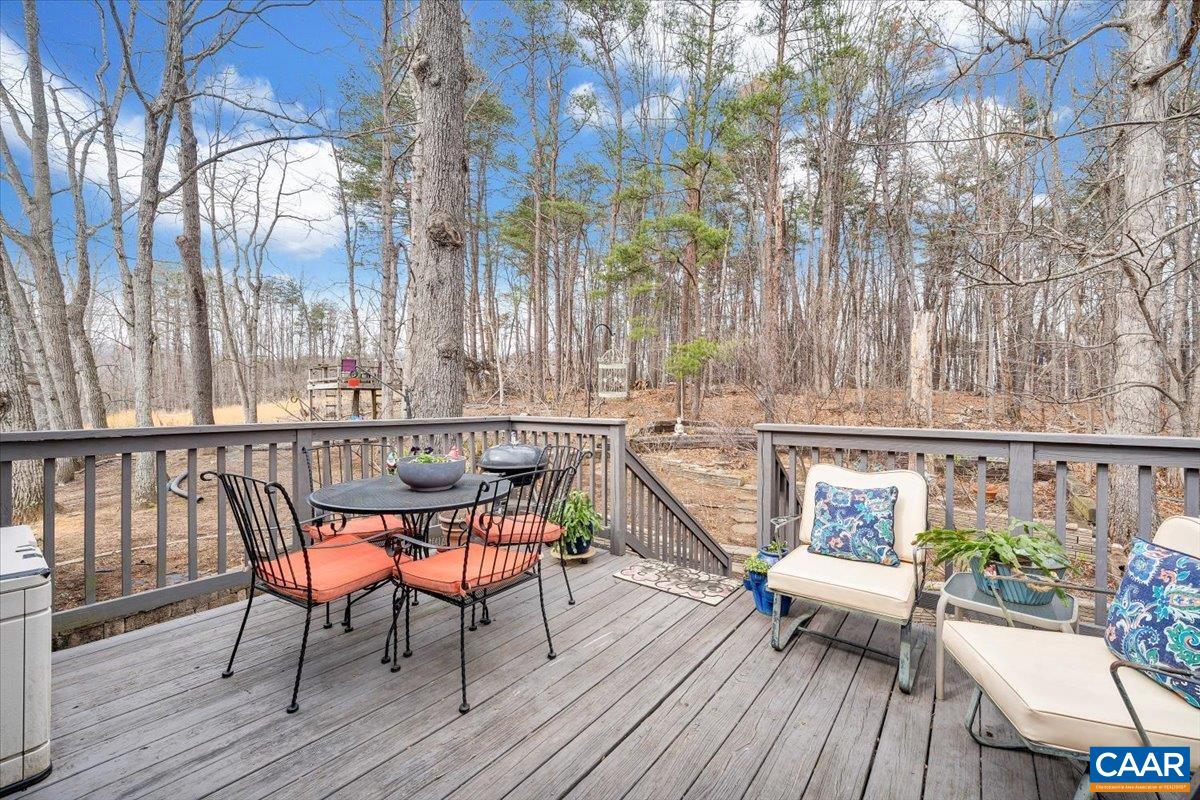 1512 GLENWOOD CIR, ROANOKE, Virginia 24014, 4 Bedrooms Bedrooms, ,2 BathroomsBathrooms,Residential,R onto Garden City SE, L onto Mabry Ave, L Ventnor,1512 GLENWOOD CIR,674669 MLS # 674669