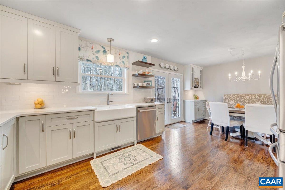 1512 GLENWOOD CIR, ROANOKE, Virginia 24014, 4 Bedrooms Bedrooms, ,2 BathroomsBathrooms,Residential,R onto Garden City SE, L onto Mabry Ave, L Ventnor,1512 GLENWOOD CIR,674669 MLS # 674669