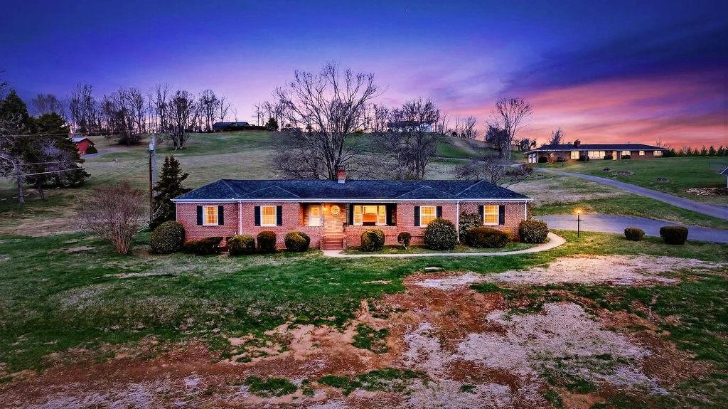 11 AVALON LN, LEXINGTON, Virginia 24450, 3 Bedrooms Bedrooms, ,2 BathroomsBathrooms,Residential,11 AVALON LN,674670 MLS # 674670 11 AVALON LN, LEXINGTON, Virginia 24450, 3 Bedrooms Bedrooms, ,2 BathroomsBathrooms,Residential,11 AVALON LN,674670 MLS # 674670