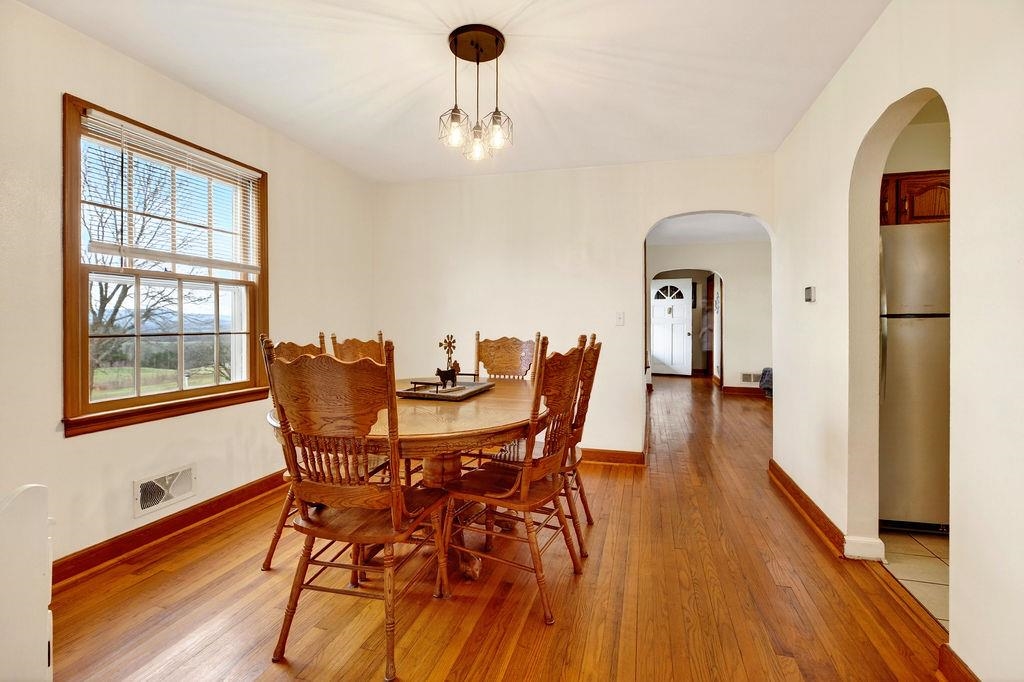 11 AVALON LN, LEXINGTON, Virginia 24450, 3 Bedrooms Bedrooms, ,2 BathroomsBathrooms,Residential,11 AVALON LN,674670 MLS # 674670 11 AVALON LN, LEXINGTON, Virginia 24450, 3 Bedrooms Bedrooms, ,2 BathroomsBathrooms,Residential,11 AVALON LN,674670 MLS # 674670