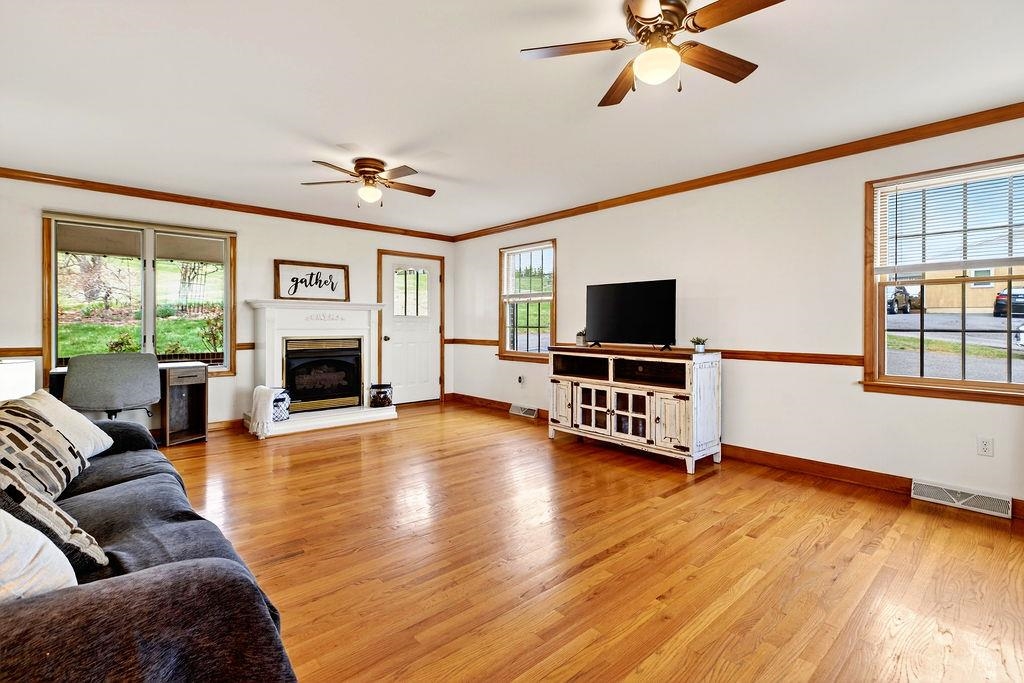 11 AVALON LN, LEXINGTON, Virginia 24450, 3 Bedrooms Bedrooms, ,2 BathroomsBathrooms,Residential,11 AVALON LN,674670 MLS # 674670 11 AVALON LN, LEXINGTON, Virginia 24450, 3 Bedrooms Bedrooms, ,2 BathroomsBathrooms,Residential,11 AVALON LN,674670 MLS # 674670